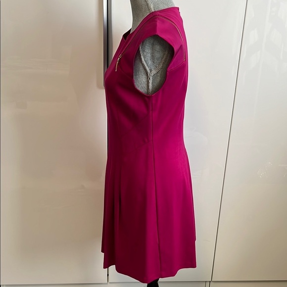 TED BAKER NWOT Fuchsia Fit and Flare Midi Dress Gold Hardware, Size 8 - Picture 5 of 12